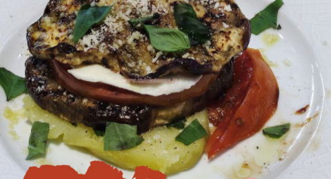 Parmigiana scomposta di melanzane grigliate: la ricetta estiva facile e leggera